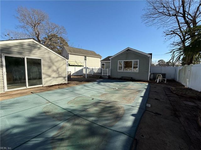 8268 Gygax RD, Norfolk, VA 23505