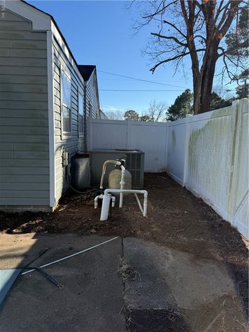 8268 Gygax RD, Norfolk, VA 23505