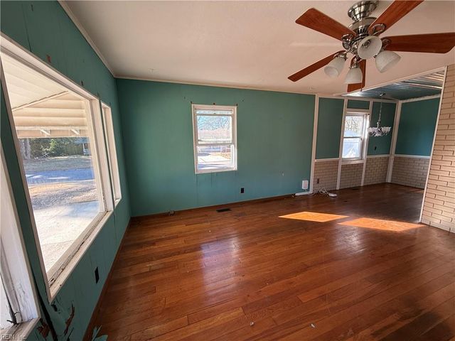 8268 Gygax RD, Norfolk, VA 23505