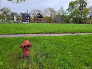 2166 Field Street, Detroit, MI 48214