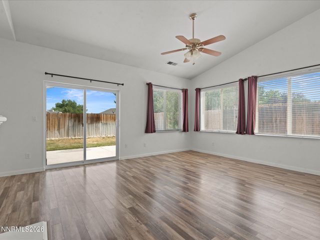280 Fallen Leaf Lane, Fernley, NV 89408