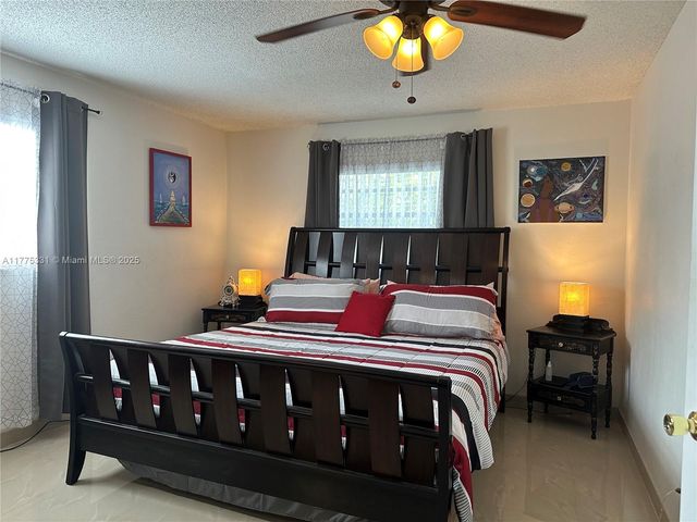4000 NW 44th Ave 306, Lauderdale Lakes, FL 33319