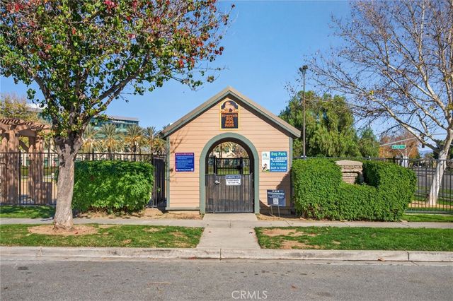 4000 Pierce 202, Riverside, CA 92505