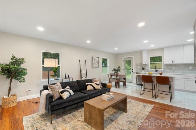 3900 Colebrook Road, Charlotte, NC 28215