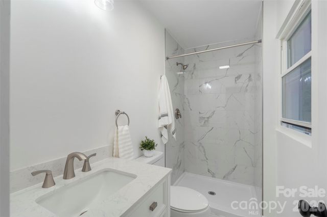 3900 Colebrook Road, Charlotte, NC 28215