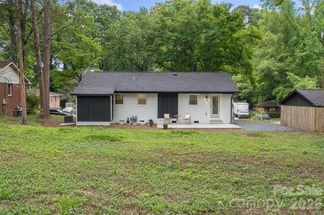 3900 Colebrook Road, Charlotte, NC 28215
