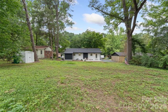 3900 Colebrook Road, Charlotte, NC 28215