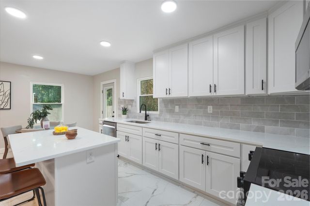 3900 Colebrook Road, Charlotte, NC 28215