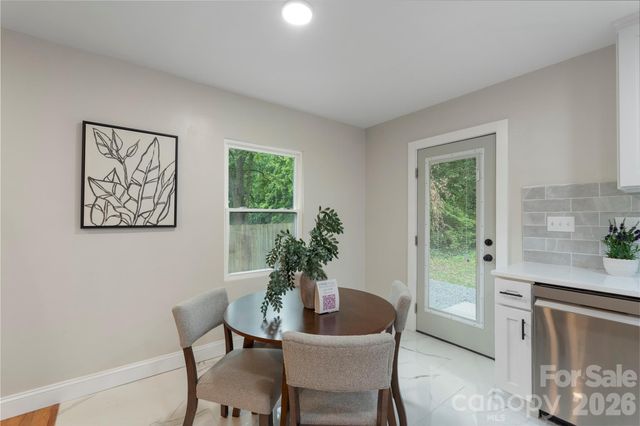 3900 Colebrook Road, Charlotte, NC 28215