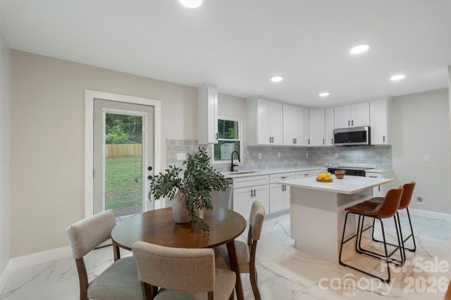 3900 Colebrook Road, Charlotte, NC 28215