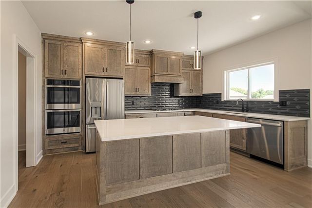 7551 NW Gower Avenue, Kansas City, MO 64151