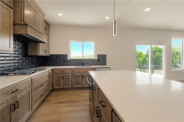7551 NW Gower Avenue, Kansas City, MO 64151