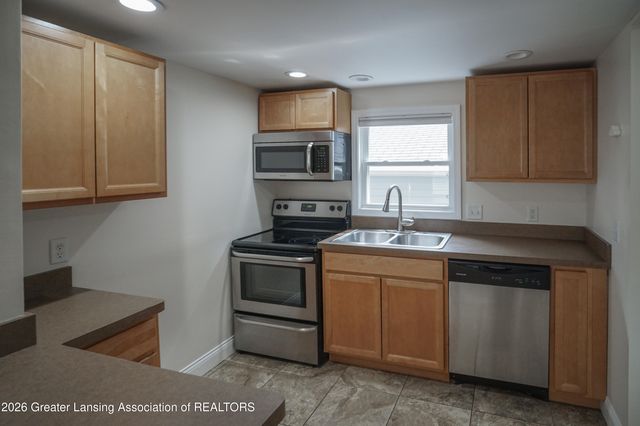 2217 Auburn Avenue, Holt, MI 48842