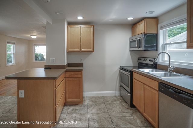 2217 Auburn Avenue, Holt, MI 48842