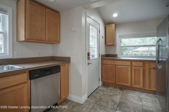 2217 Auburn Avenue, Holt, MI 48842