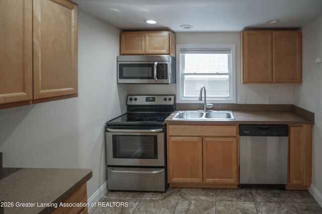 2217 Auburn Avenue, Holt, MI 48842