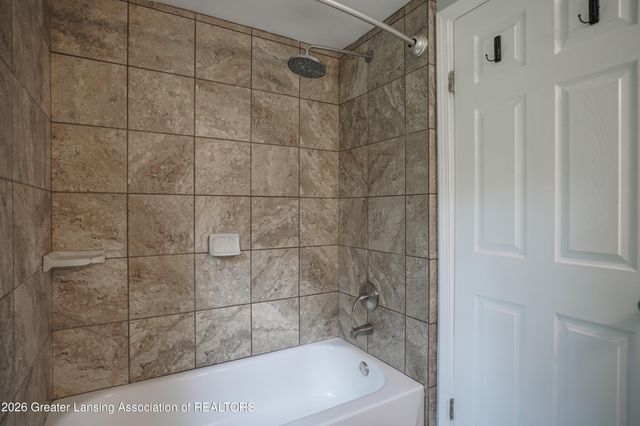 2217 Auburn Avenue, Holt, MI 48842