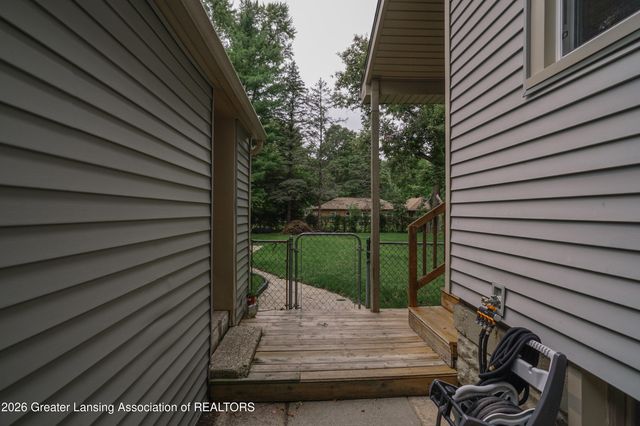 2217 Auburn Avenue, Holt, MI 48842