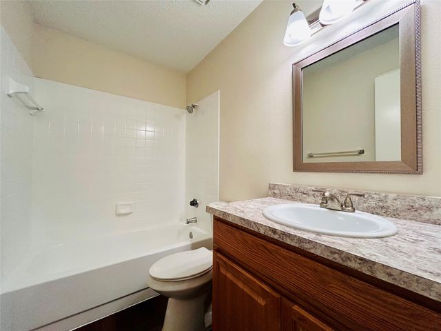 8902 Schick RD B, Austin, TX 78729