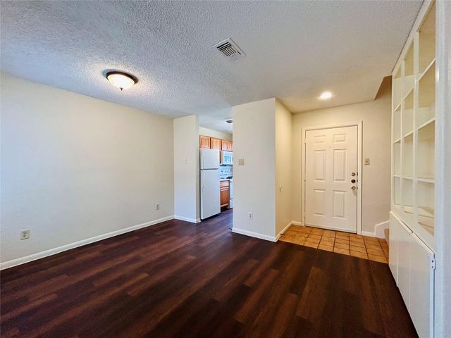 8902 Schick RD B, Austin, TX 78729