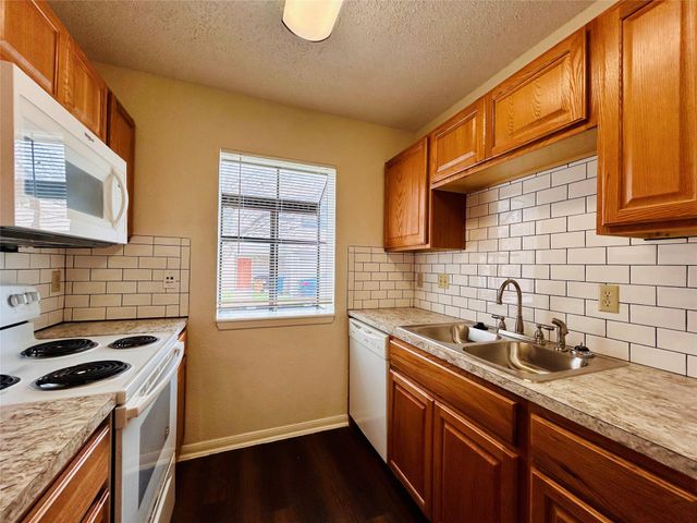 8902 Schick RD B, Austin, TX 78729