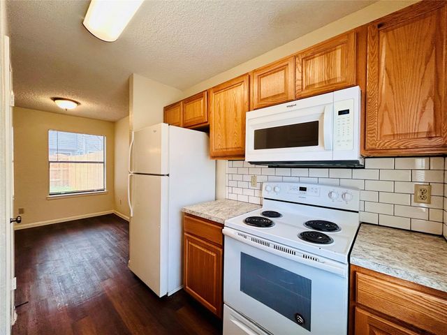 8902 Schick RD B, Austin, TX 78729