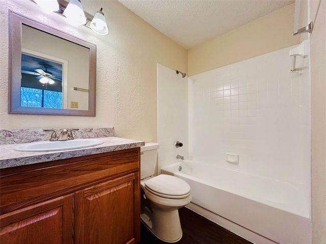 8902 Schick RD B, Austin, TX 78729