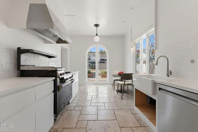 79 W Villa Street, Pasadena, CA 91103