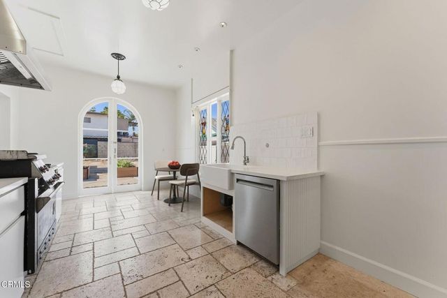 79 W Villa Street, Pasadena, CA 91103