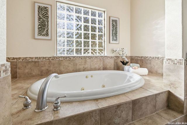 411 Pueblo Pintado, Helotes, TX 78023