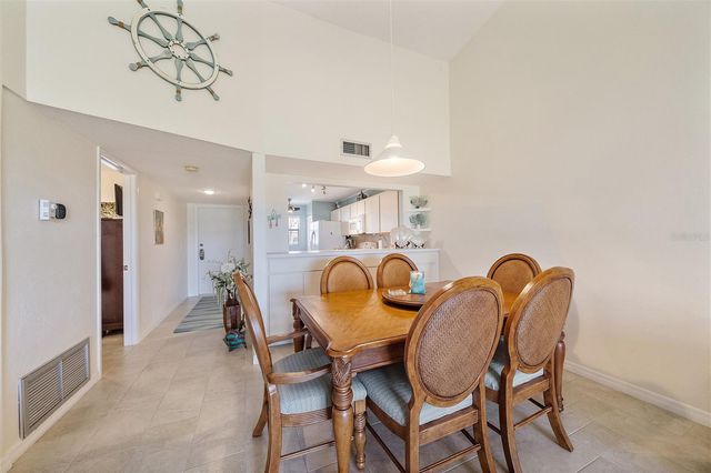 758 VILLAGE CIRCLE 207, Venice, FL 34292