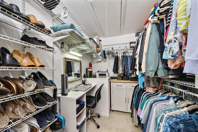 758 VILLAGE CIRCLE 207, Venice, FL 34292