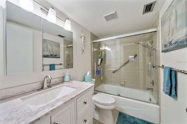 758 VILLAGE CIRCLE 207, Venice, FL 34292