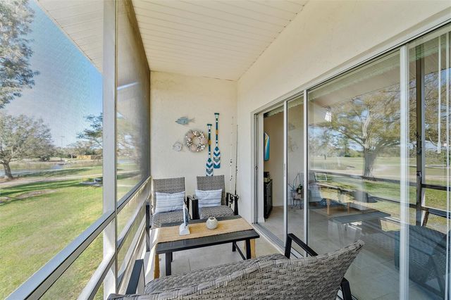 758 VILLAGE CIRCLE 207, Venice, FL 34292