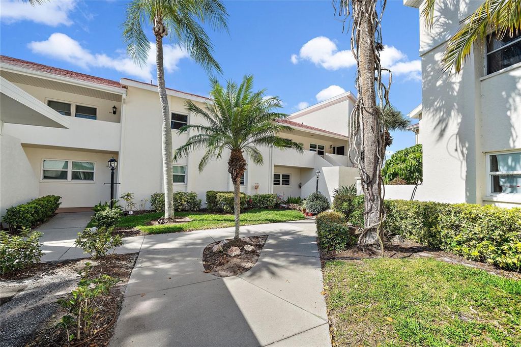 758 VILLAGE CIRCLE 207, Venice, FL 34292