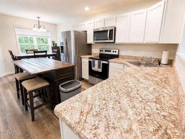 36 Chip Shot Way, Halfmoon, NY 12118