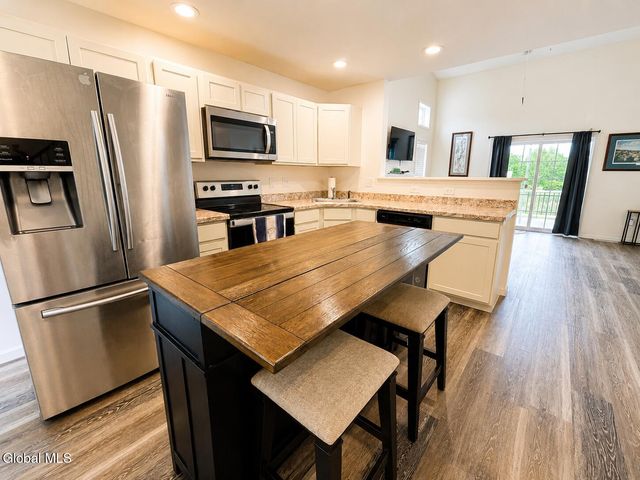 36 Chip Shot Way, Halfmoon, NY 12118