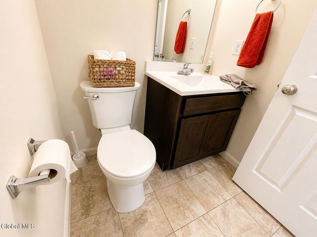 36 Chip Shot Way, Halfmoon, NY 12118
