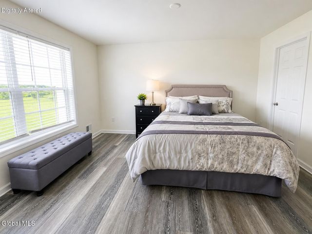 36 Chip Shot Way, Halfmoon, NY 12118