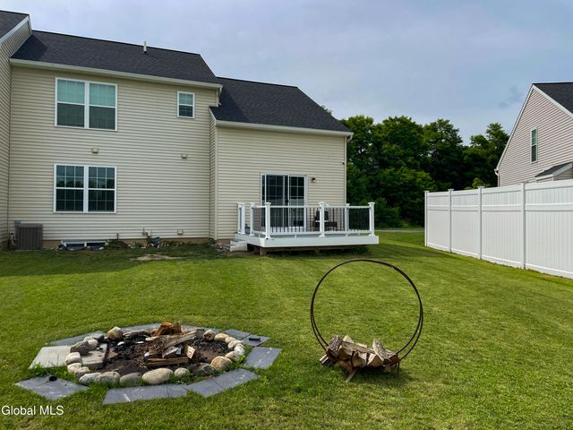 36 Chip Shot Way, Halfmoon, NY 12118