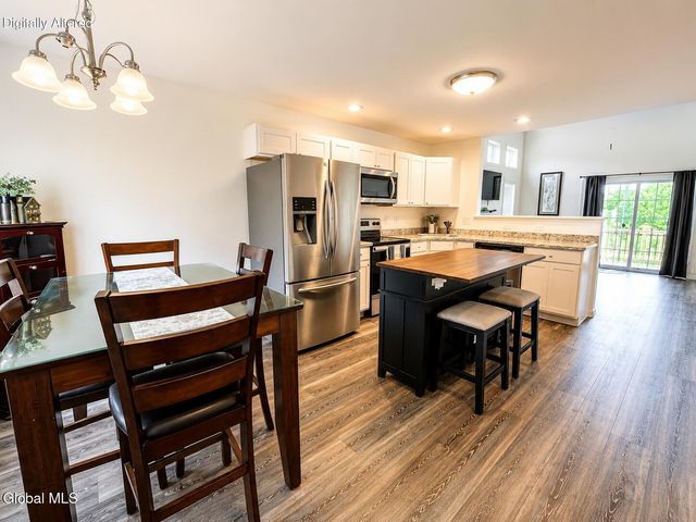 36 Chip Shot Way, Halfmoon, NY 12118
