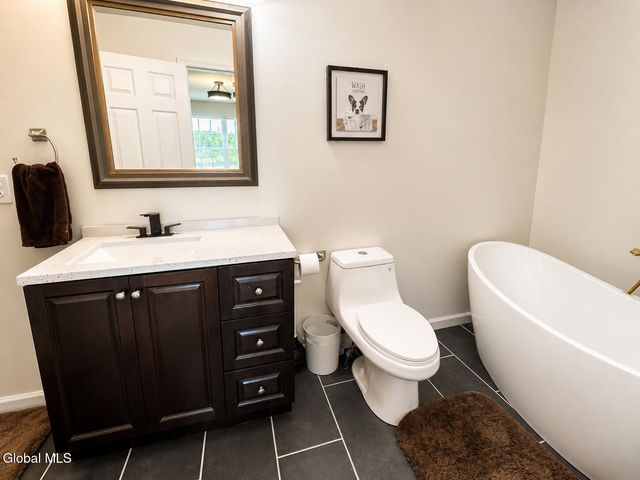 36 Chip Shot Way, Halfmoon, NY 12118