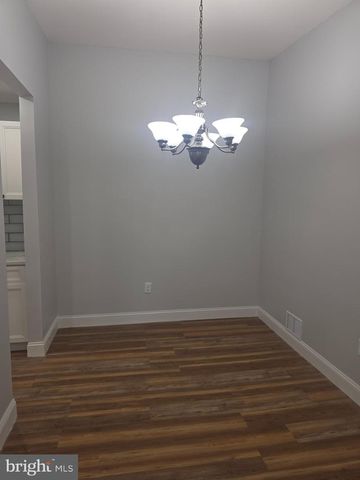 6 MULBERRY CT, Hamilton, NJ 08619