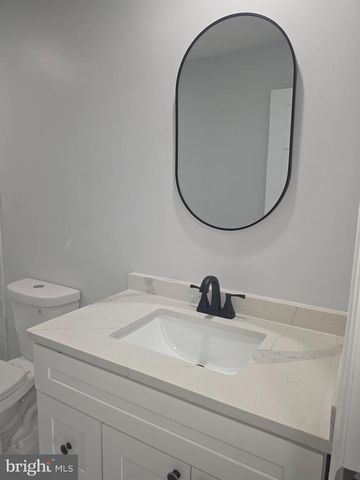 6 MULBERRY CT, Hamilton, NJ 08619