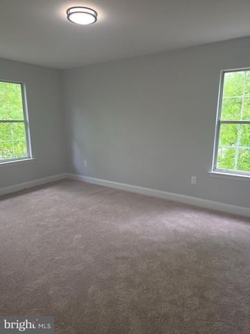 6 MULBERRY CT, Hamilton, NJ 08619