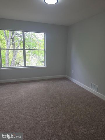 6 MULBERRY CT, Hamilton, NJ 08619