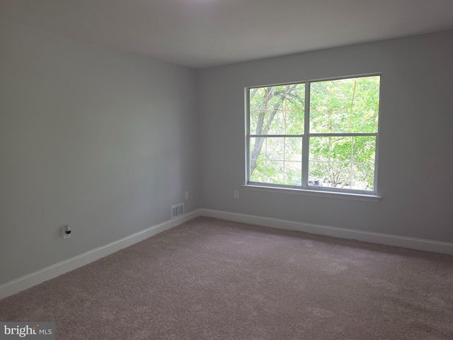 6 MULBERRY CT, Hamilton, NJ 08619