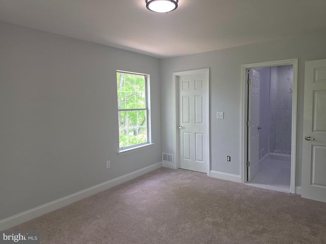 6 MULBERRY CT, Hamilton, NJ 08619
