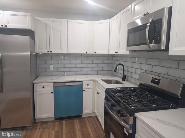 6 MULBERRY CT, Hamilton, NJ 08619