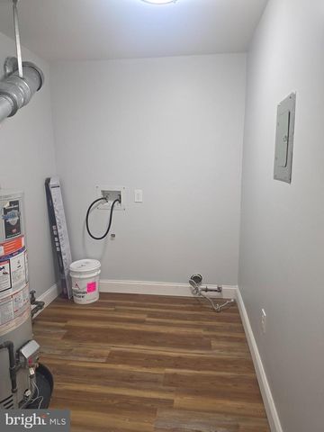 6 MULBERRY CT, Hamilton, NJ 08619